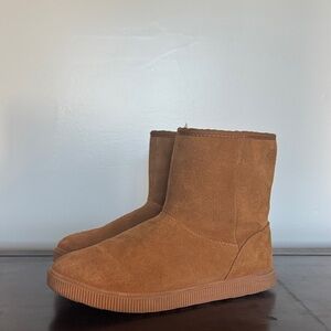 Cat and Jack Kids Tan Sherpa Lined Boots